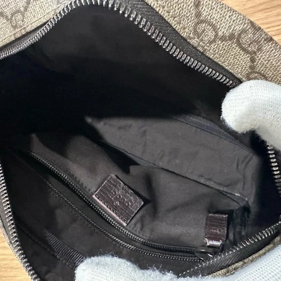 Gucci Crossbody Bag - Picture 11 of 16
